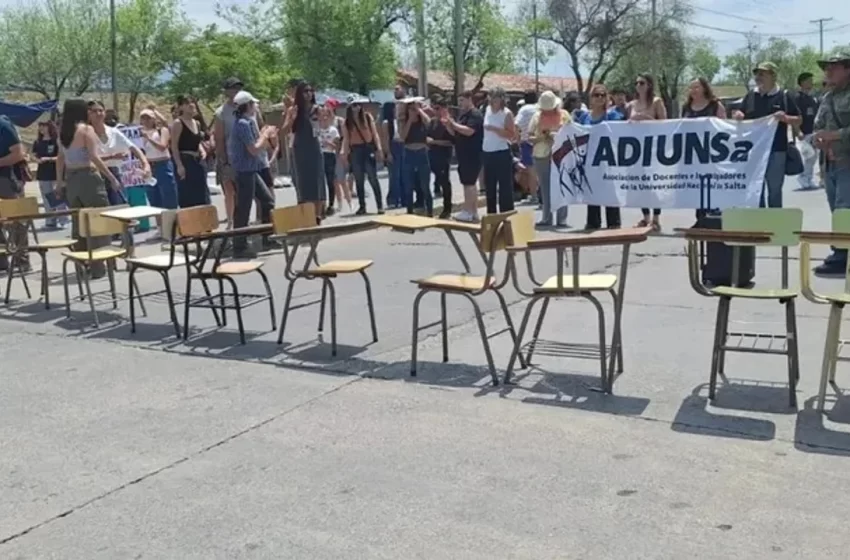  Docentes universitarios comienzan este lunes un paro por 48 horas