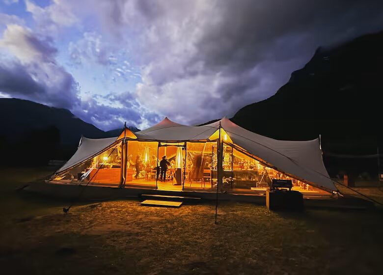  El glamping que reinventa el turismo en un tesoro oculto de la Patagonia en el valle del río Manso