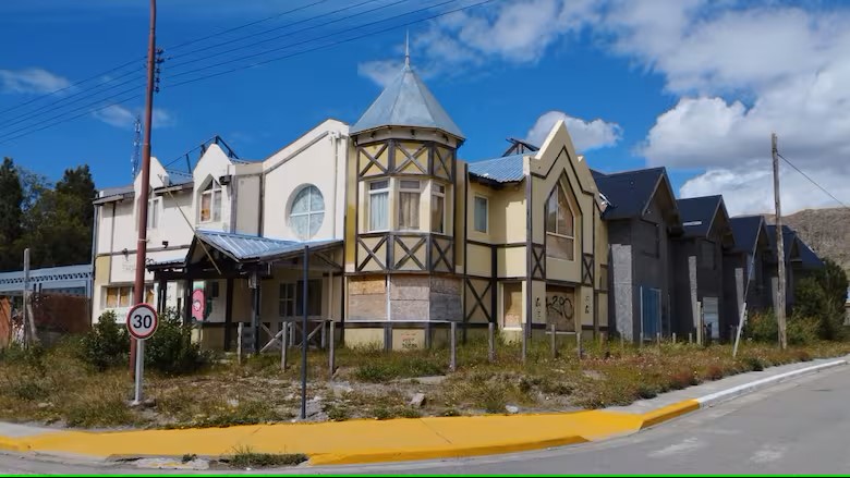  El municipio de El Chaltén pagará el costo de electricidad del hotel de los Kirchner que tenía conexiones clandestinas